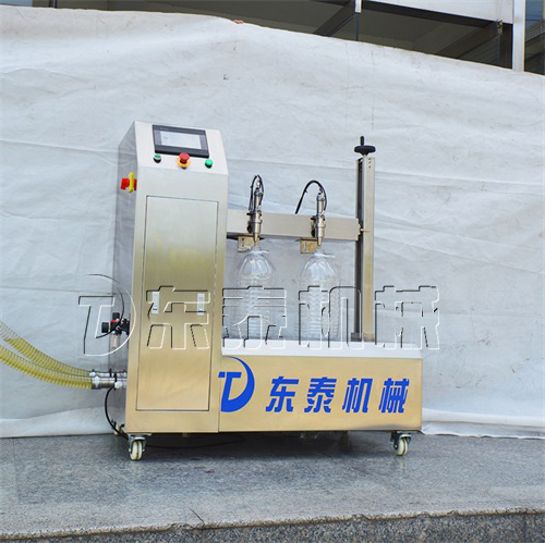 如何清洗小型食用油灌裝機(jī)？東泰告訴你